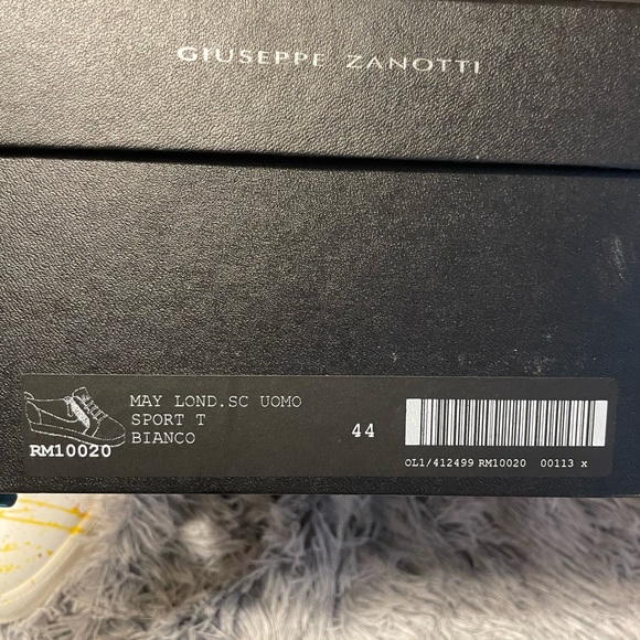 Brand new never wore the 70s Giuseppes men nice fit - Picture 4 of 5